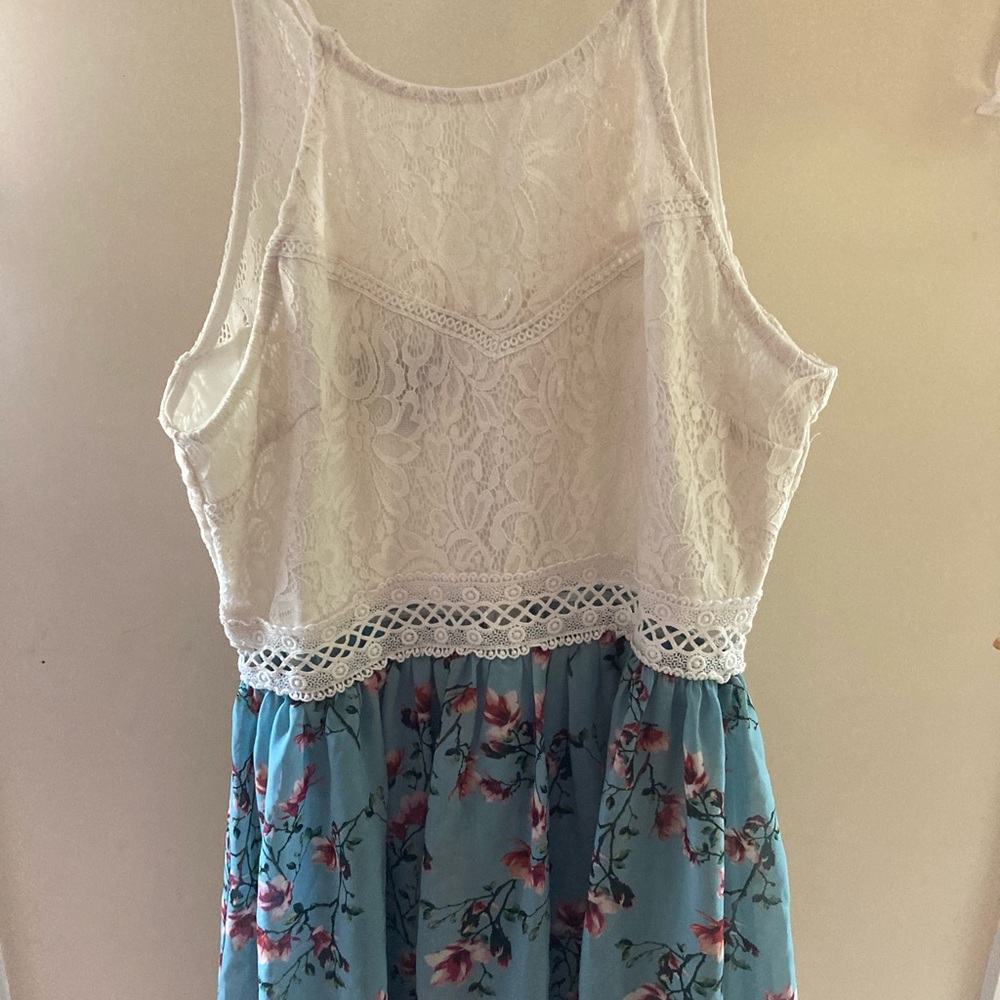 Laced top dress with flowers